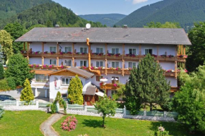 Гостиница Wellnesshotel Paradiesquelle  Пухберг-Ам-Шнеберг